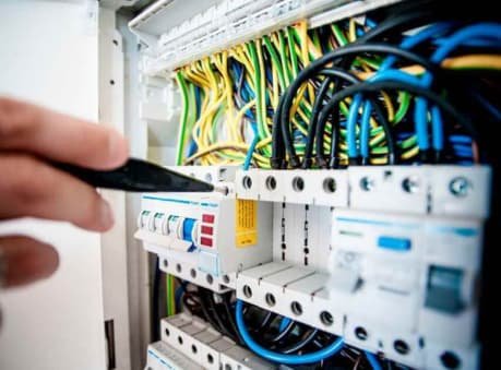 Electricista, reparación de averías en pilar de la horadada.