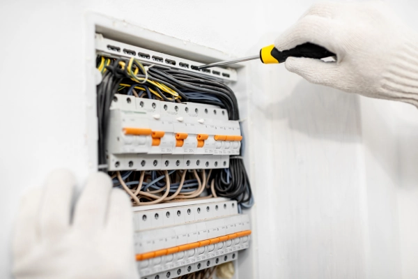 Actualización de cuadros eléctricos antiguos en Pilar de la Horadada
